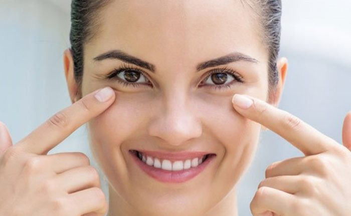 চোখের নিচে কালো দাগ দূর করার কিছু টিপস